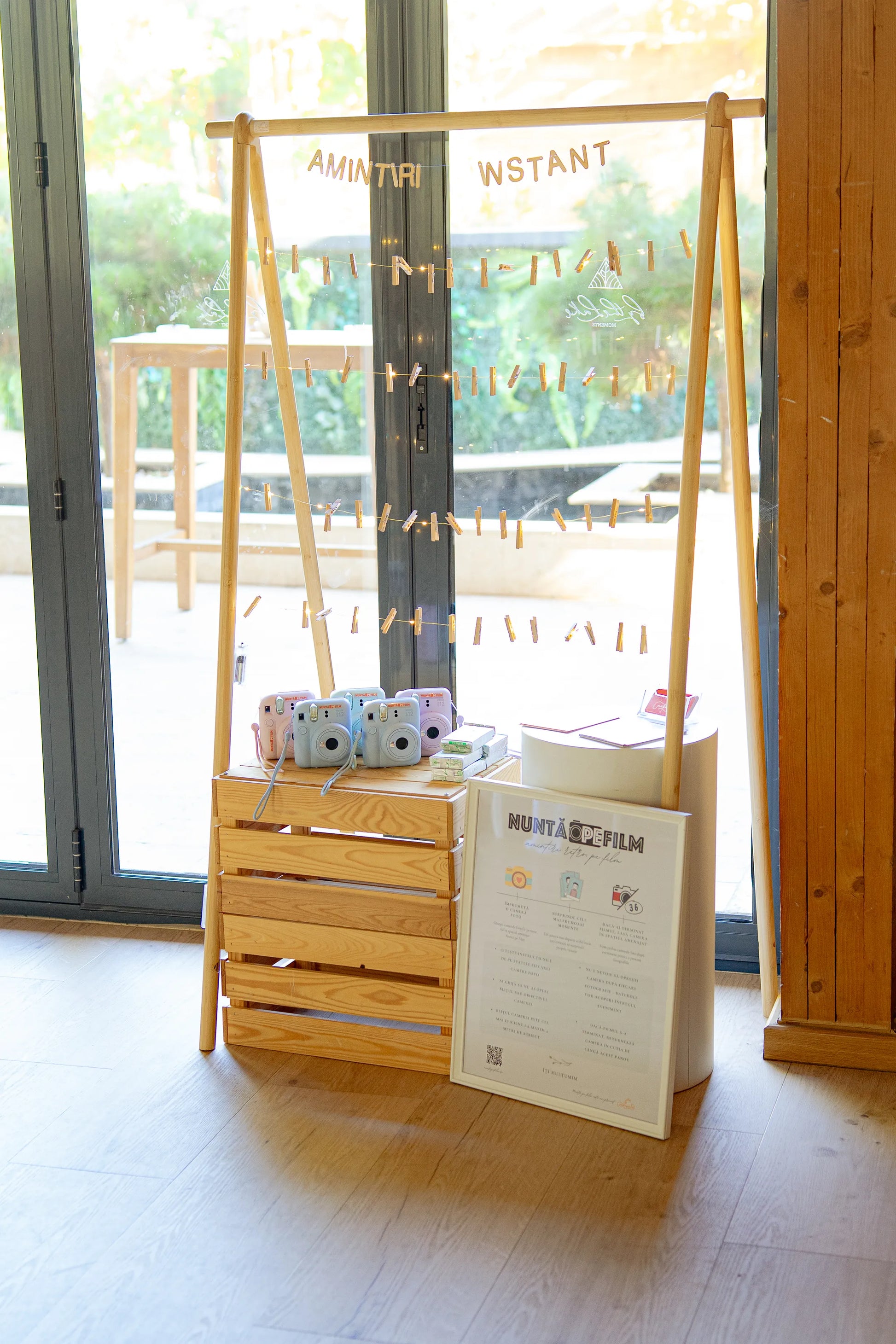 stand pentru fotografii instant - nunta pe film